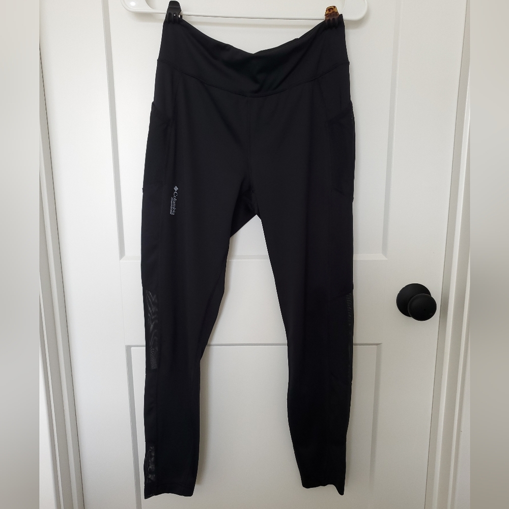 Columbia Womens Black Performance Leggings with Mesh sections. Size M.